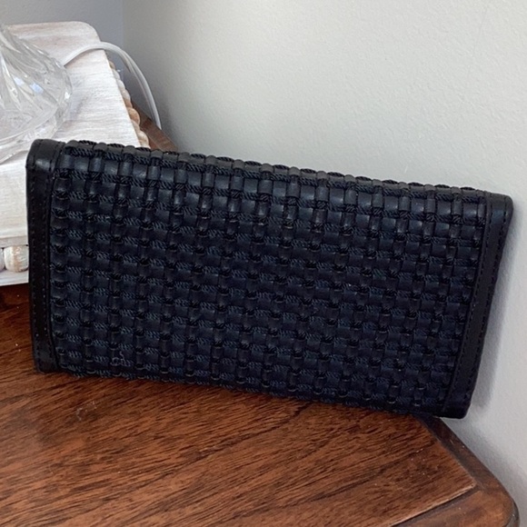 The Sak Black Woven wallet - Picture 5 of 16
